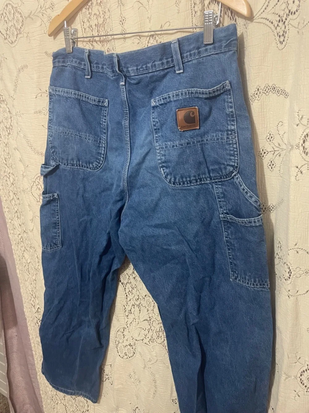 Carharrt: medium wash Carpenter jeans 36-30